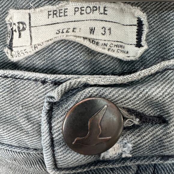 Free People Denim Shorts Womens 31 Gray Vintage Wash High Rise Crochet Lace Trim - Picture 8 of 8